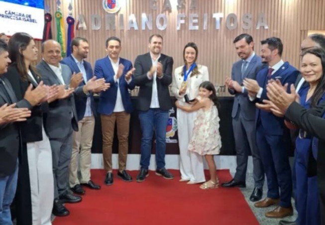 C�mara de Princesa Isabel realiza sess�o solene em homenagem � ju�za de direito da comarca local